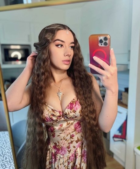 Miss Mikkaa sexy star pic