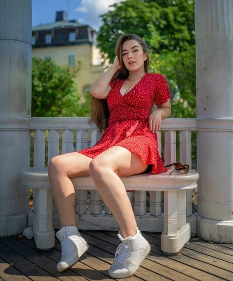 Miss Mikkaa art model pictures