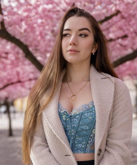 Miss Mikkaa hot actress pictures