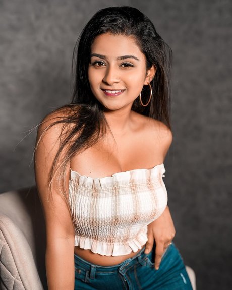 Suhana Khan pornographic model image