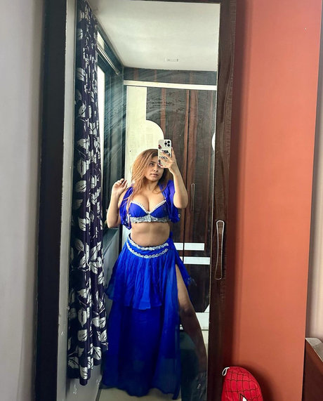 Suhana Khan model adult pictures