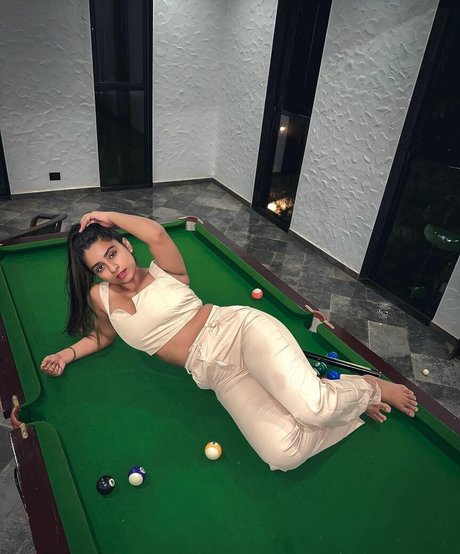 Suhana Khan model nude image