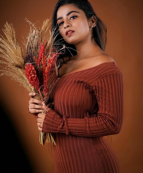 Suhana Khan nude pornstar galleries