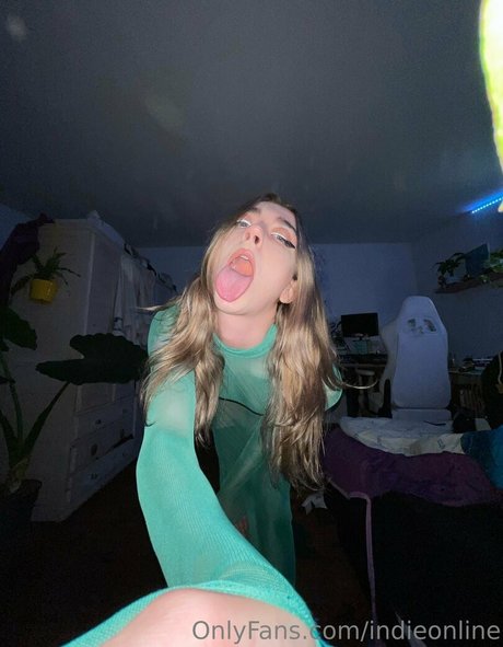 indieonline model image