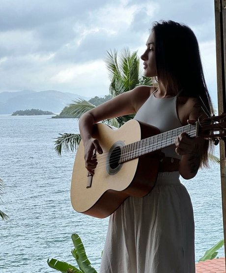 Gabi Melim beautiful model pics