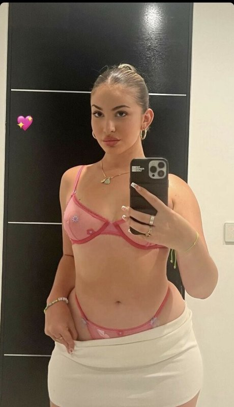 Emely Hernandez naked actress pic