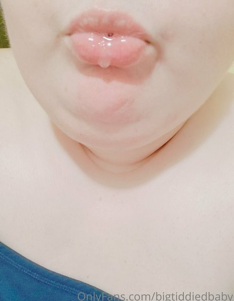 bustybethhh hot star pic