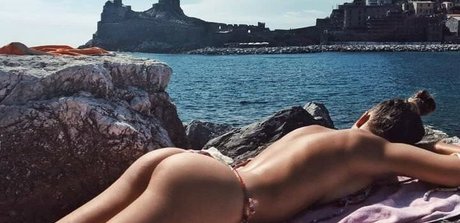 Eve Menta pretty actress pictures