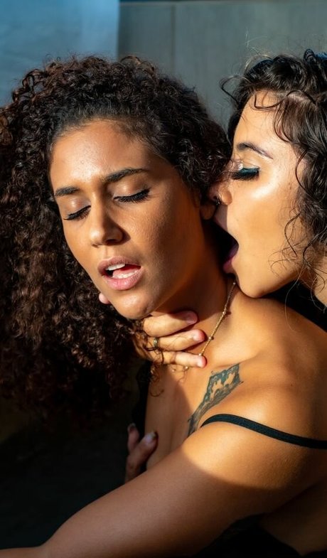 DJ Carolzinha free pornstar pic