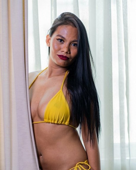 morenamitch sexy model photo