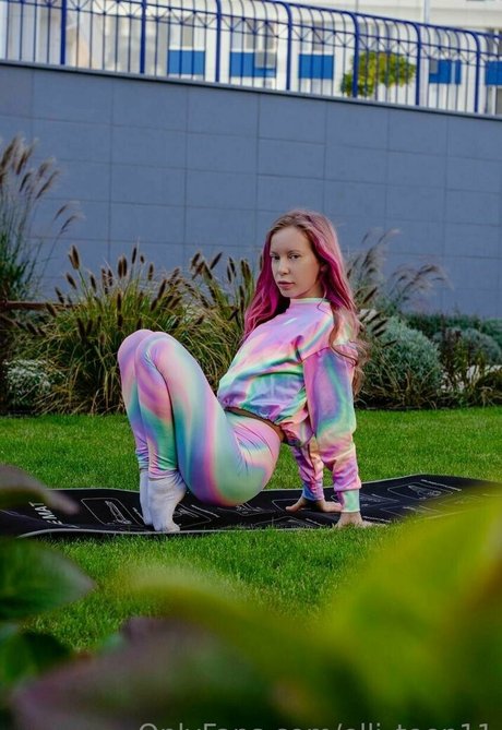 pretty elli naked pornstar images