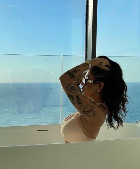 May Bakshi star hot images