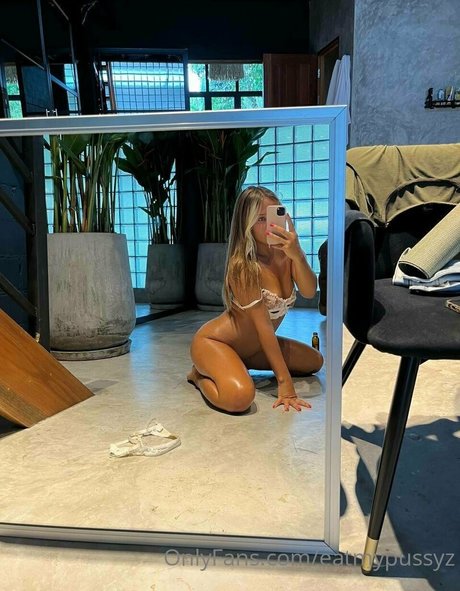 lovelyrachel2000 pornstar naked photo