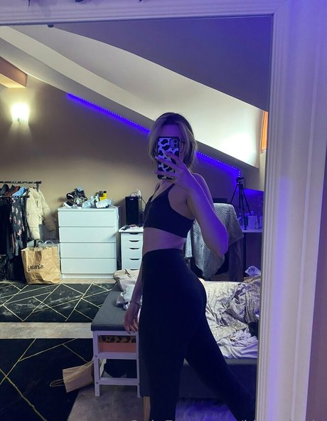 kittxnlyvip pornstar top photo