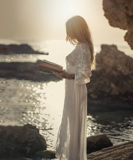 Tal Ronen high quality model image