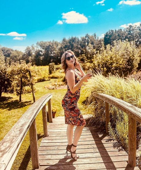 Sesskasays star erotic photos