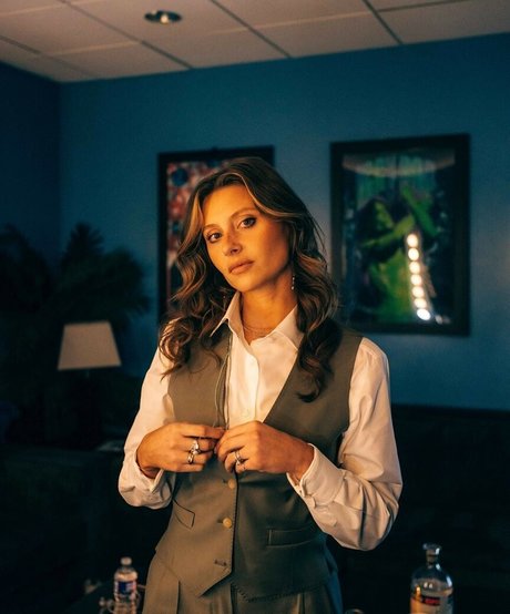 Aly Michalka free star photos