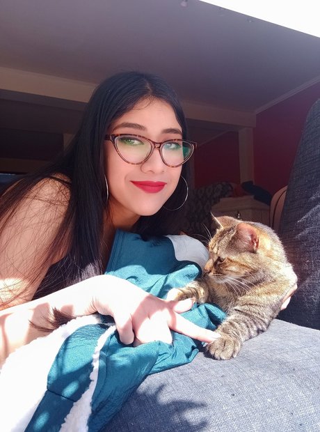 Chileanqueen99 exclusive model image