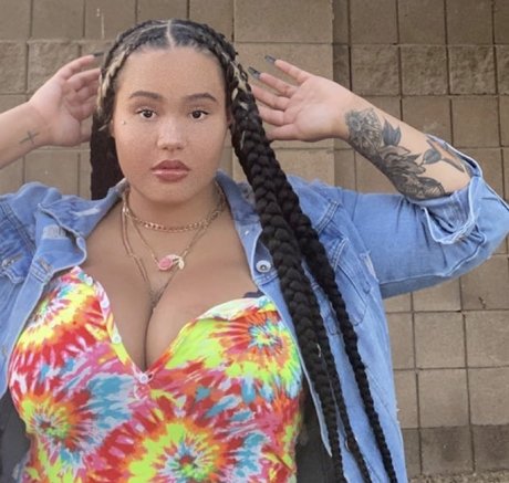 Cynthi adult model image