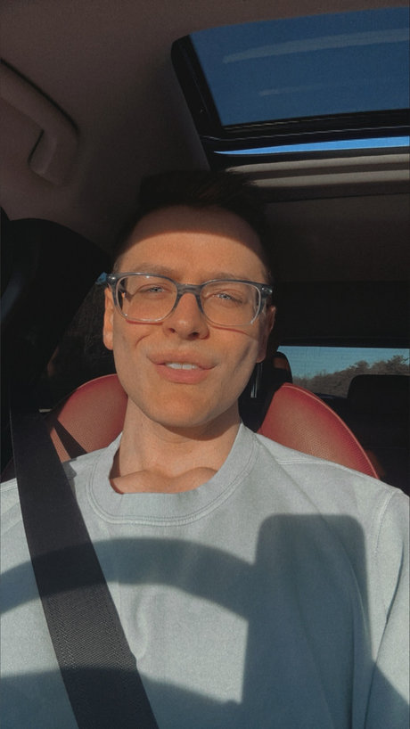 colton art model pic