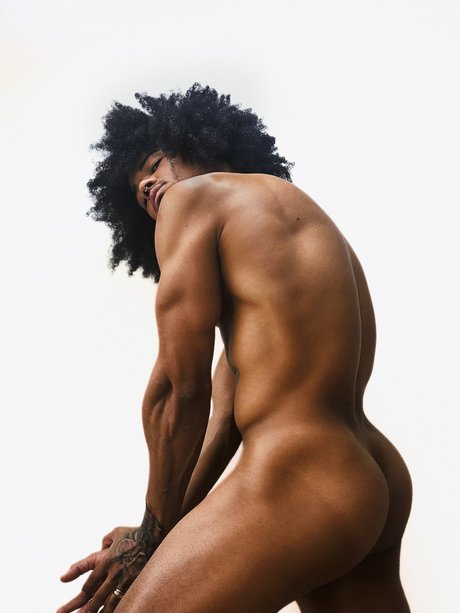 Chico Fit pretty actress gallery