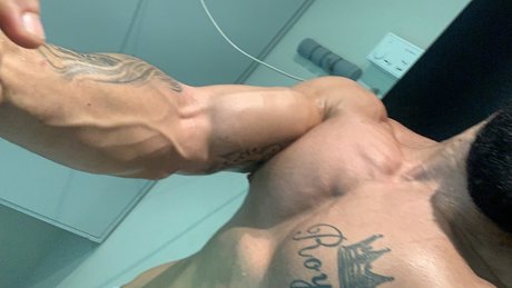 PrettyMiddleEast nice actress photo