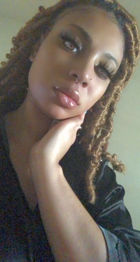 PrettyLightSkinThang hd model pictures