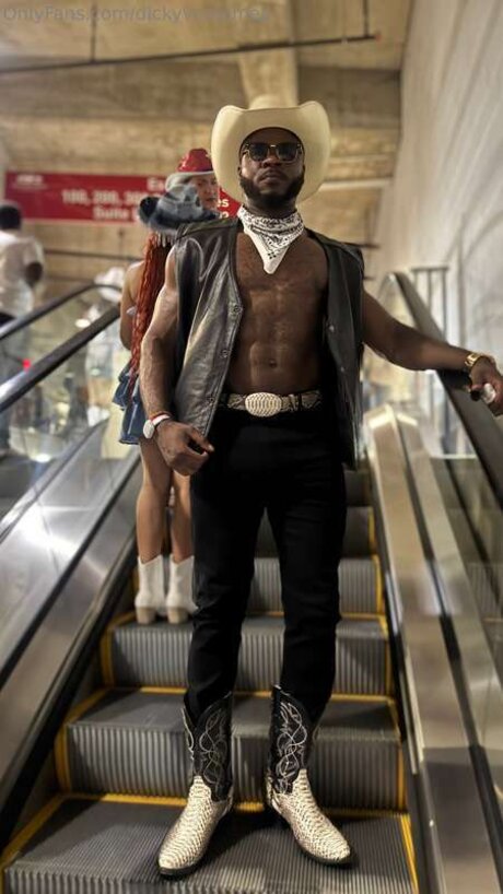 Dicky Von James naked model gallery