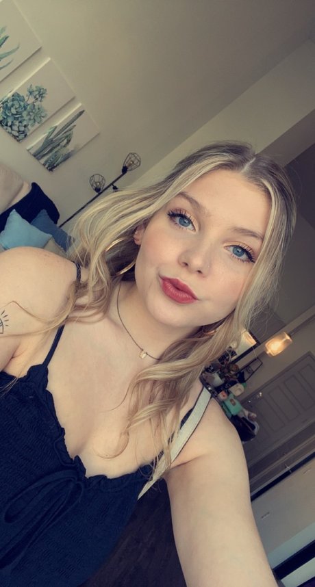 Zoey Babe_ erotic pornstar image