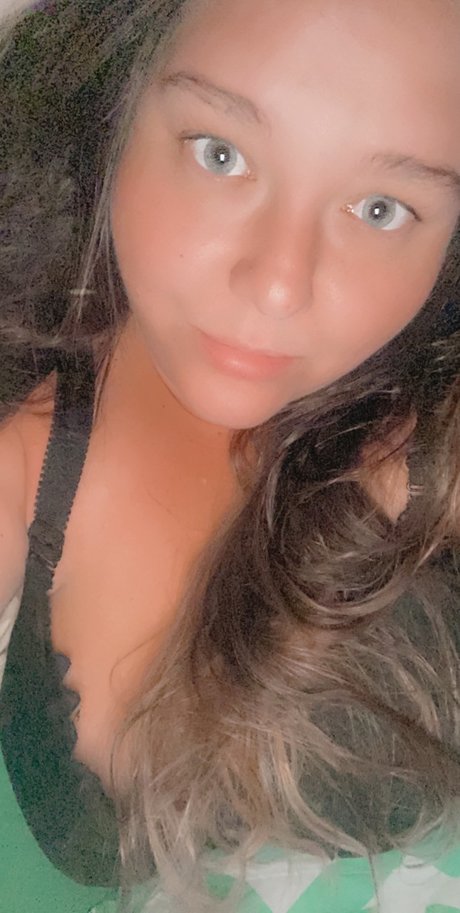 Bad Mommy model naked pic