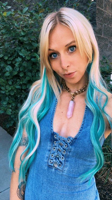 Mila Slushie pornstar nude img