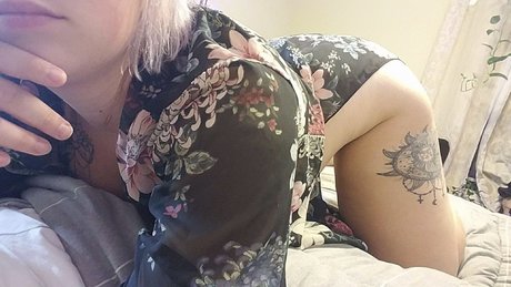 Queen Aurora 420 model exclusive image