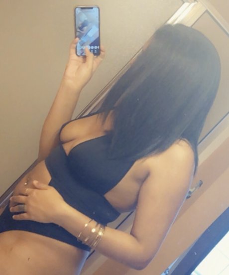 Angel R_ erotic model img