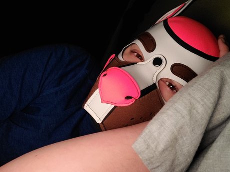 Pup Neo naked model image