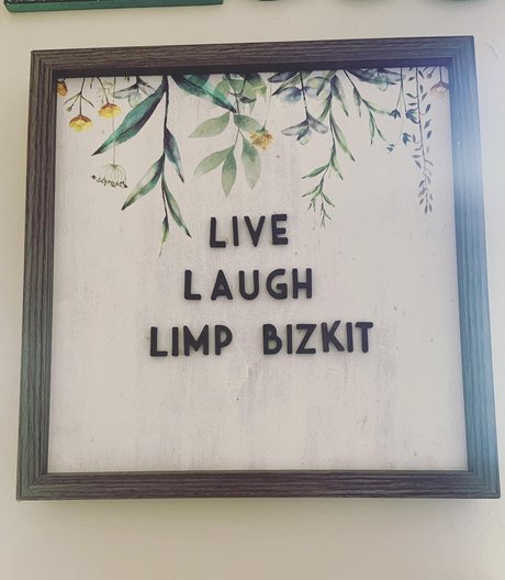 Quirkk erotic model img