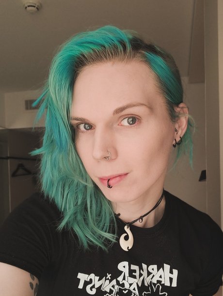 DoVa naked pornstar gallery