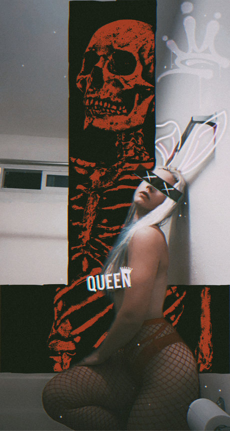 Thee Queen Swallower_ model photos