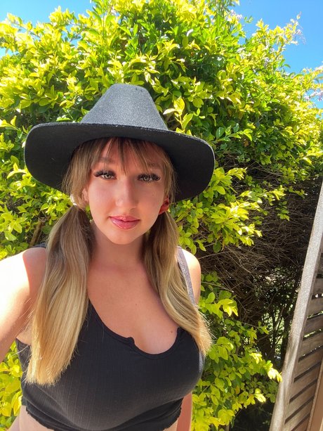 Queen Raven model art pics