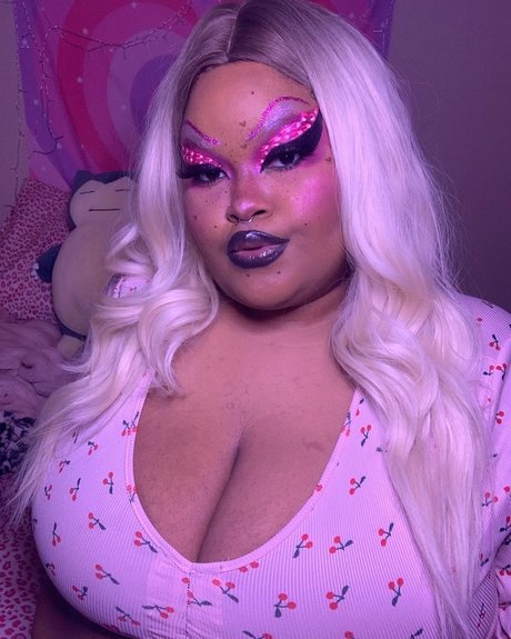 Goddess Xio pornstar hot image