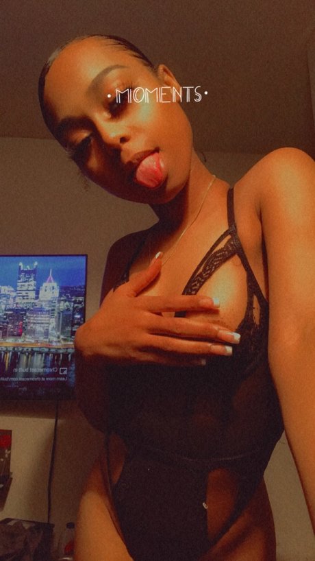 QueenCandy hot model pictures