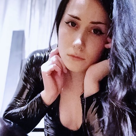 Queen Daeva porn star archive