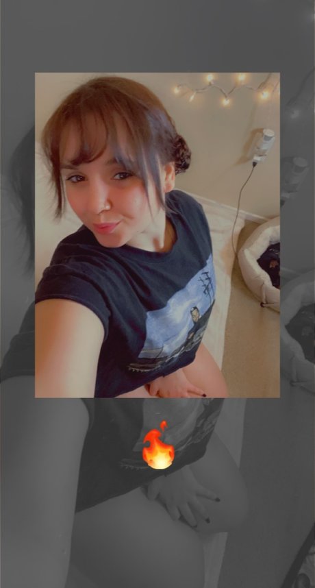 Queen Smokeyyy adult model image