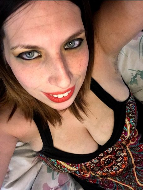 Dezy Rezin star free picture