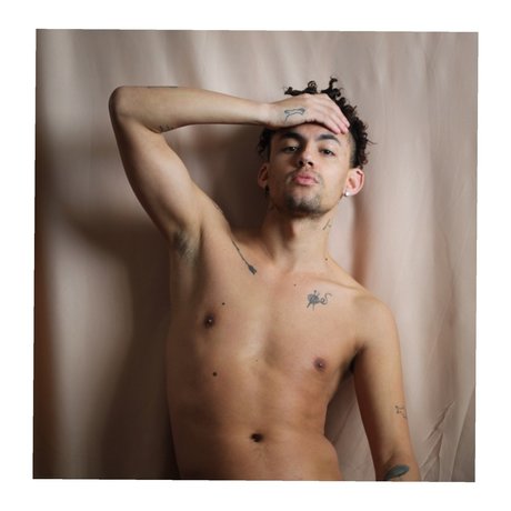 DOMINO BOLT model sex photo