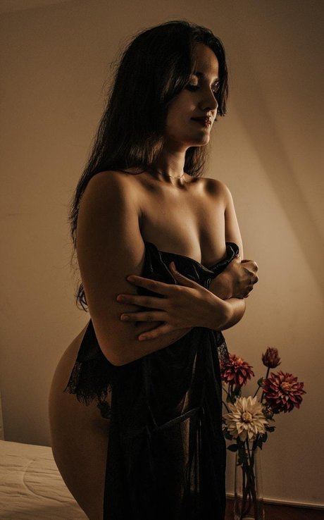 Diosidf model naked photo