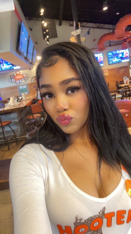 Evie Belle_ model pornographic photos