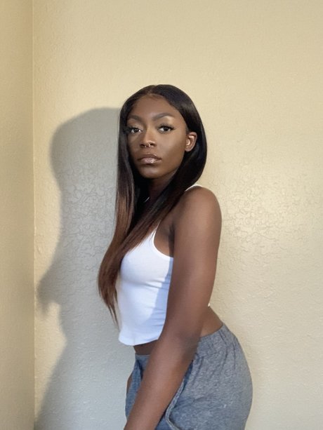 Rayvn Iku_ pornographic model gallery