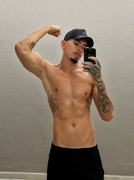 Ramon Carvalho pretty actress pics