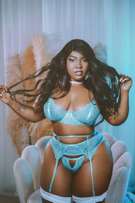 Regina Bans pretty model photo