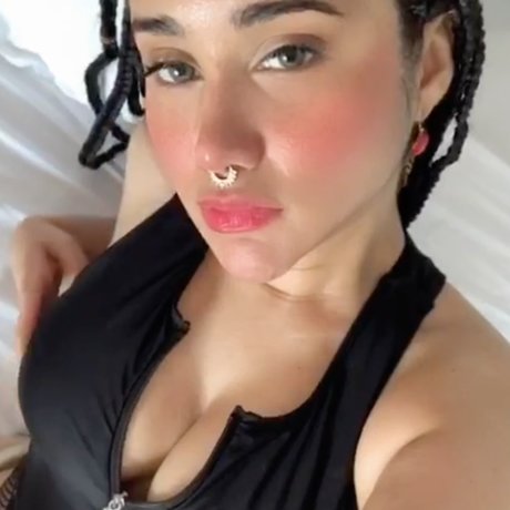 RedVelvetDoll naked actress pictures